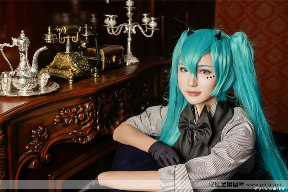 美女家初音未来黑丝真人cosplay美腿诱惑cosplay
