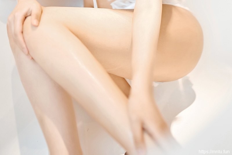 女神林子欣蕾丝女仆装湿身超养眼