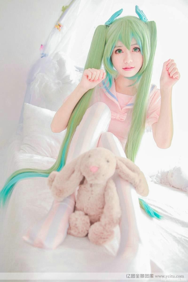 嫩模装扮秀可爱cosplay甜cosplay真人美诱人