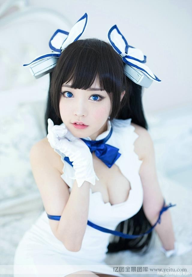 巨乳美女“赫斯缇旗袍白丝cosplay雅”性感cosplay
