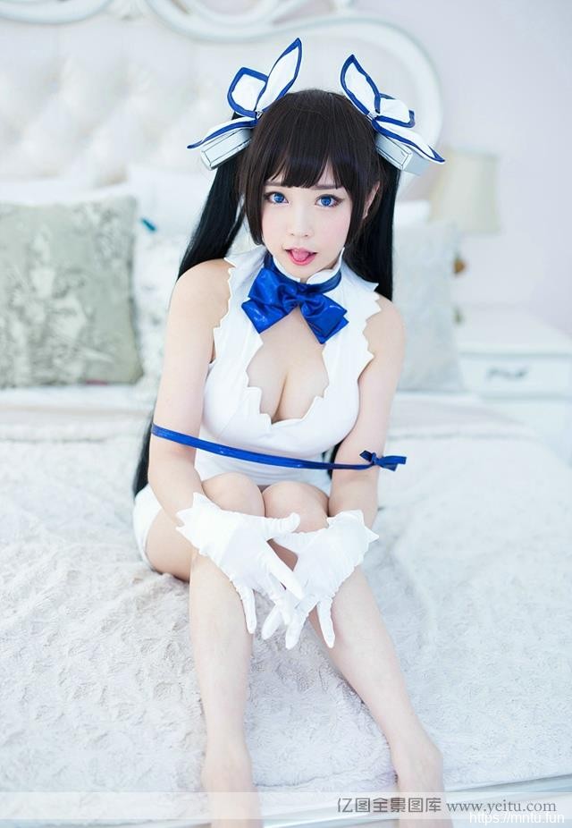 巨乳美女“赫斯缇旗袍白丝cosplay雅”性感cosplay