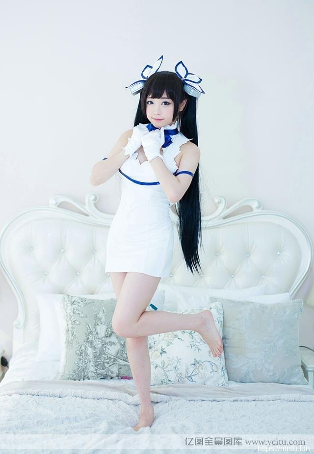 巨乳美女“赫斯缇旗袍白丝cosplay雅”性感cosplay