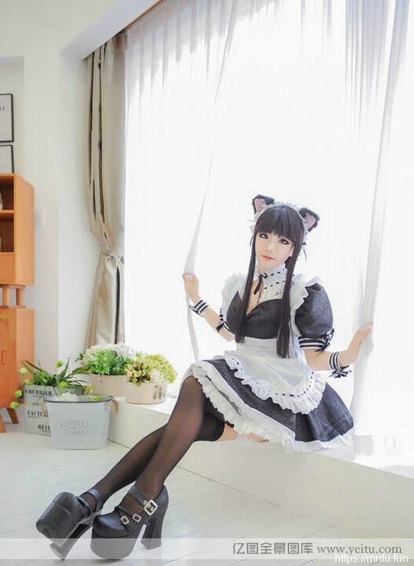 螺旋猫最新黑丝美腿女仆诱惑Ccosplay图片OS
