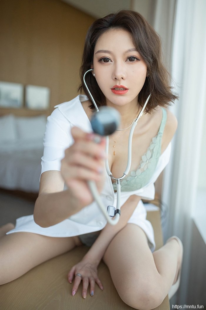 寂寞娇妻艺轩嫩滑美长腿娇羞引诱