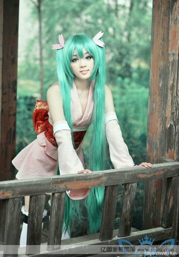 幻蓝版福利cosplay秀气真人版初音未来