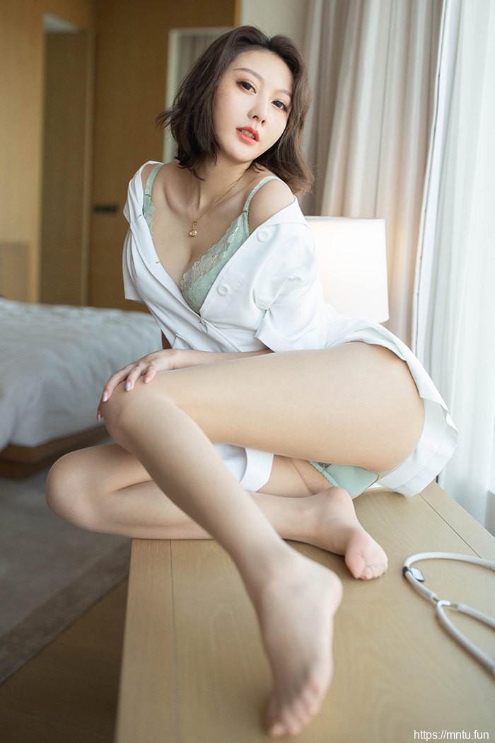 寂寞娇妻艺轩嫩滑美长腿娇羞引诱