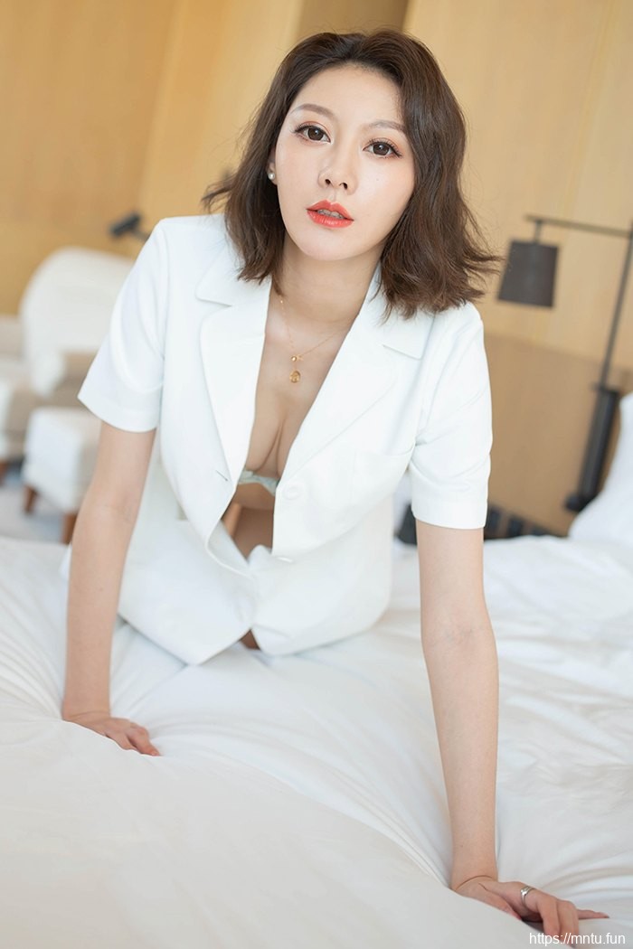 寂寞娇妻艺轩嫩滑美长腿娇羞引诱