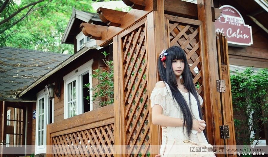 清纯妹子身穿白丝袜诱迷人coscosplay正片play