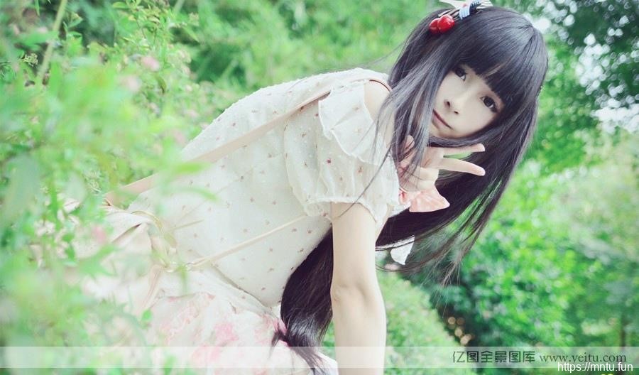 清纯妹子身穿白丝袜诱迷人coscosplay正片play