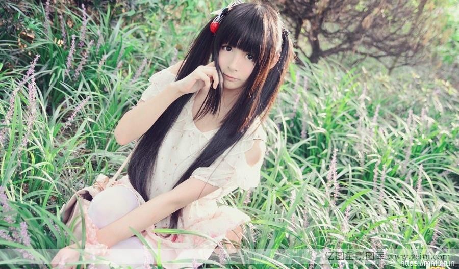 清纯妹子身穿白丝袜诱迷人coscosplay正片play