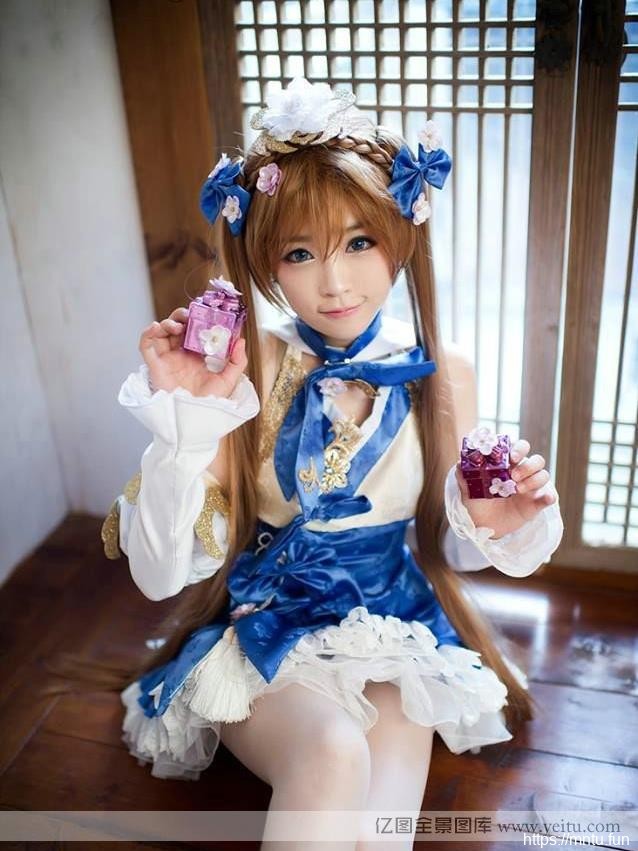 个性感cosplay性小萝莉扮演游戏角色cospaly