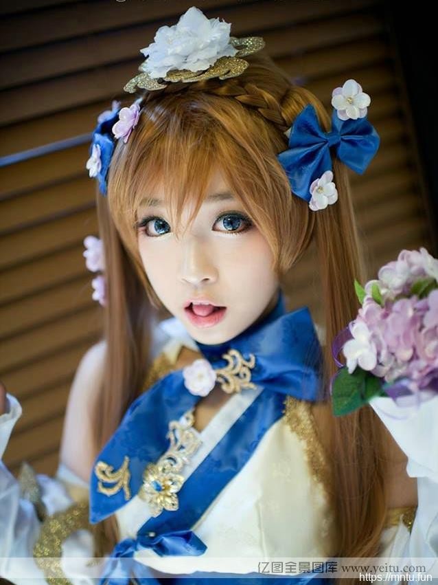 个性感cosplay性小萝莉扮演游戏角色cospaly