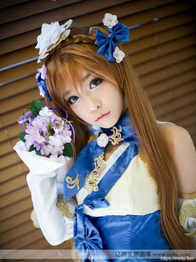 个性感cosplay性小萝莉扮演游戏角色cospaly
