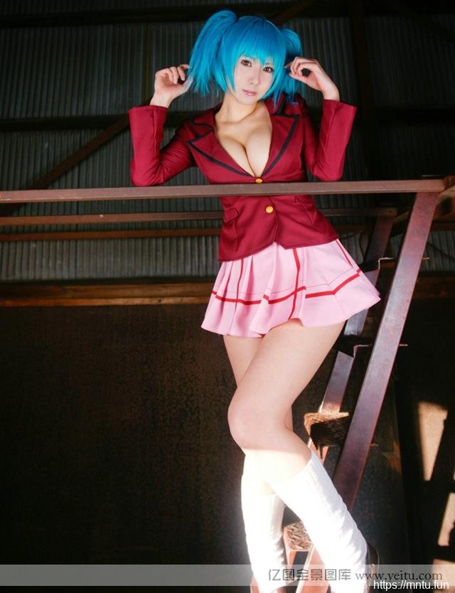 诱人童颜巨乳正妹Ccosplay的图片osplay秀