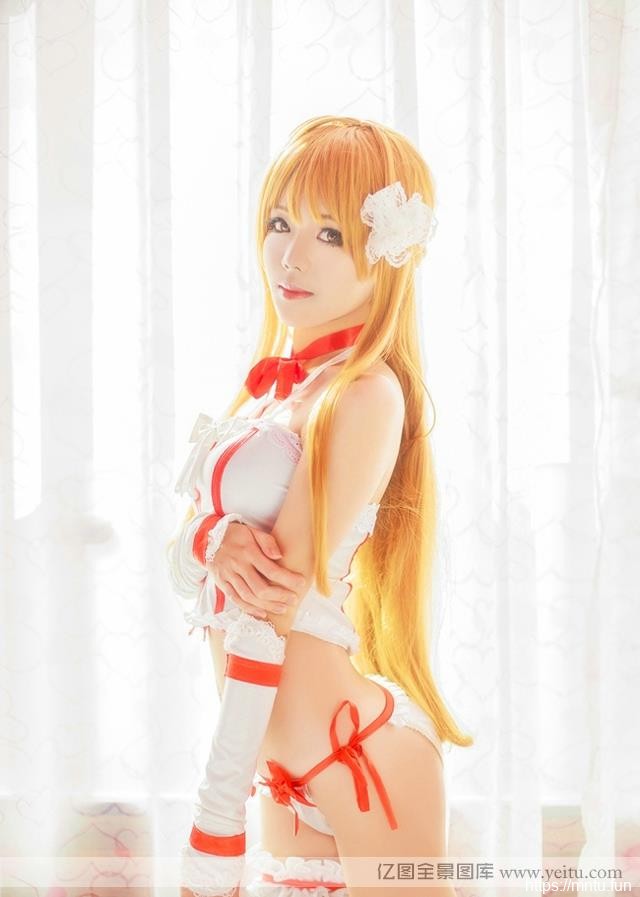 cosplay秀少女演绎热门网游《刀剑神域》COSPLAY