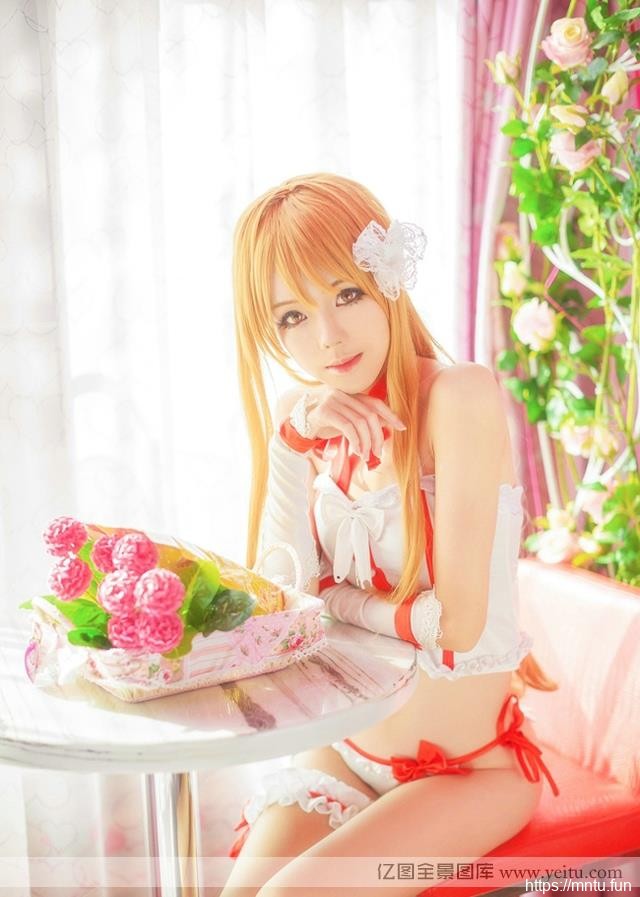 cosplay秀少女演绎热门网游《刀剑神域》COSPLAY