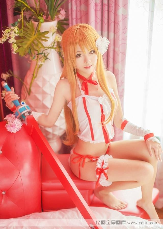 cosplay秀少女演绎热门网游《刀剑神域》COSPLAY
