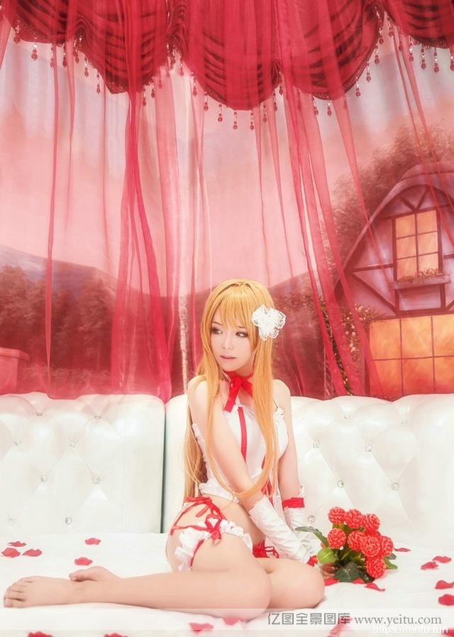 cosplay秀少女演绎热门网游《刀剑神域》COSPLAY