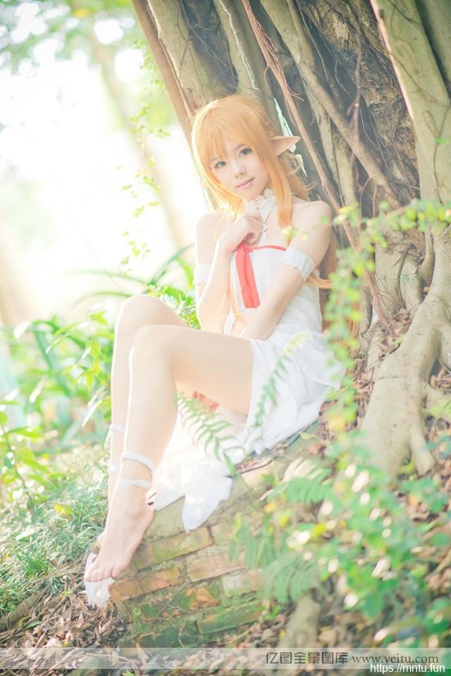 cosplay秀少女演绎热门网游《刀剑神域》COSPLAY