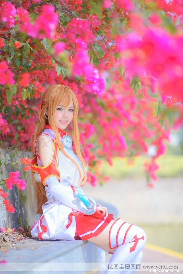 cosplay秀少女演绎热门网游《刀剑神域》COSPLAY