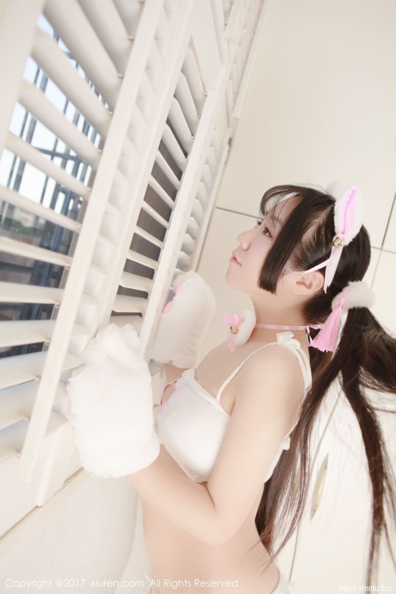 秀人网新人萝莉吃白菜的vi菜菜COS动漫cosplay福利PLAY清纯猫女郎写真