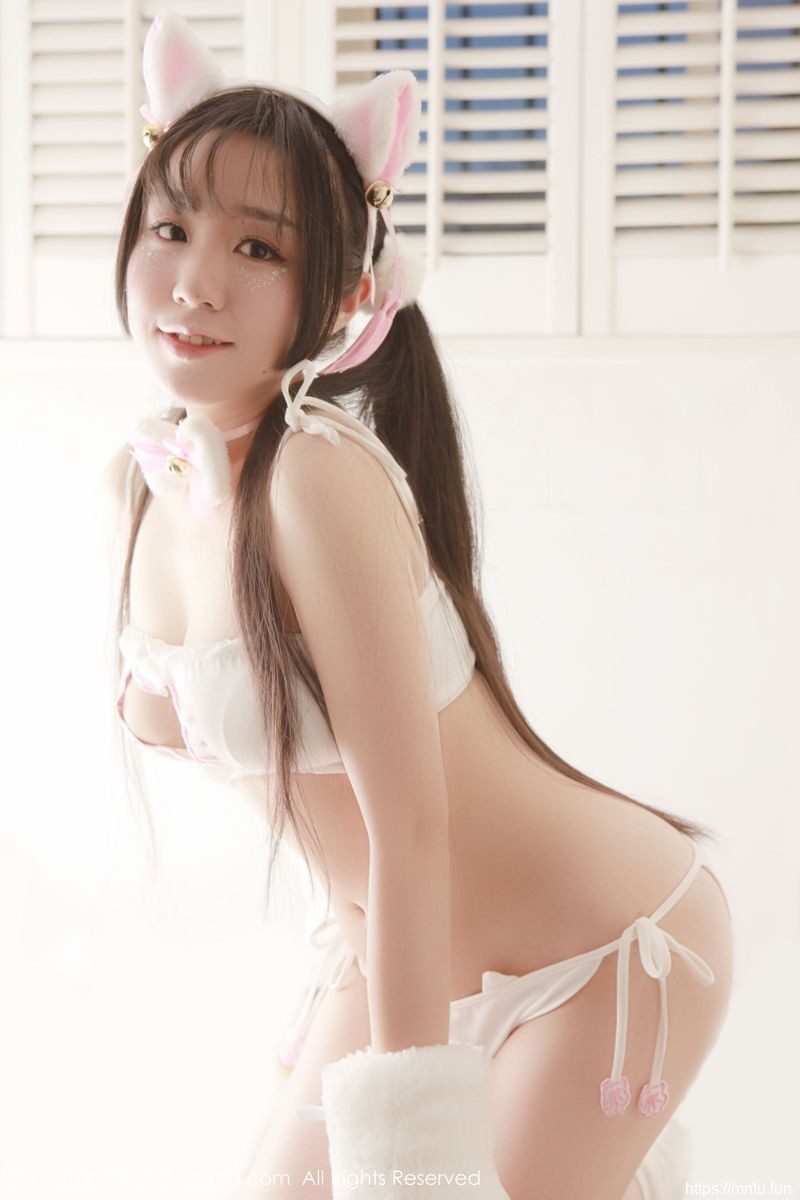 秀人网新人萝莉吃白菜的vi菜菜COS动漫cosplay福利PLAY清纯猫女郎写真
