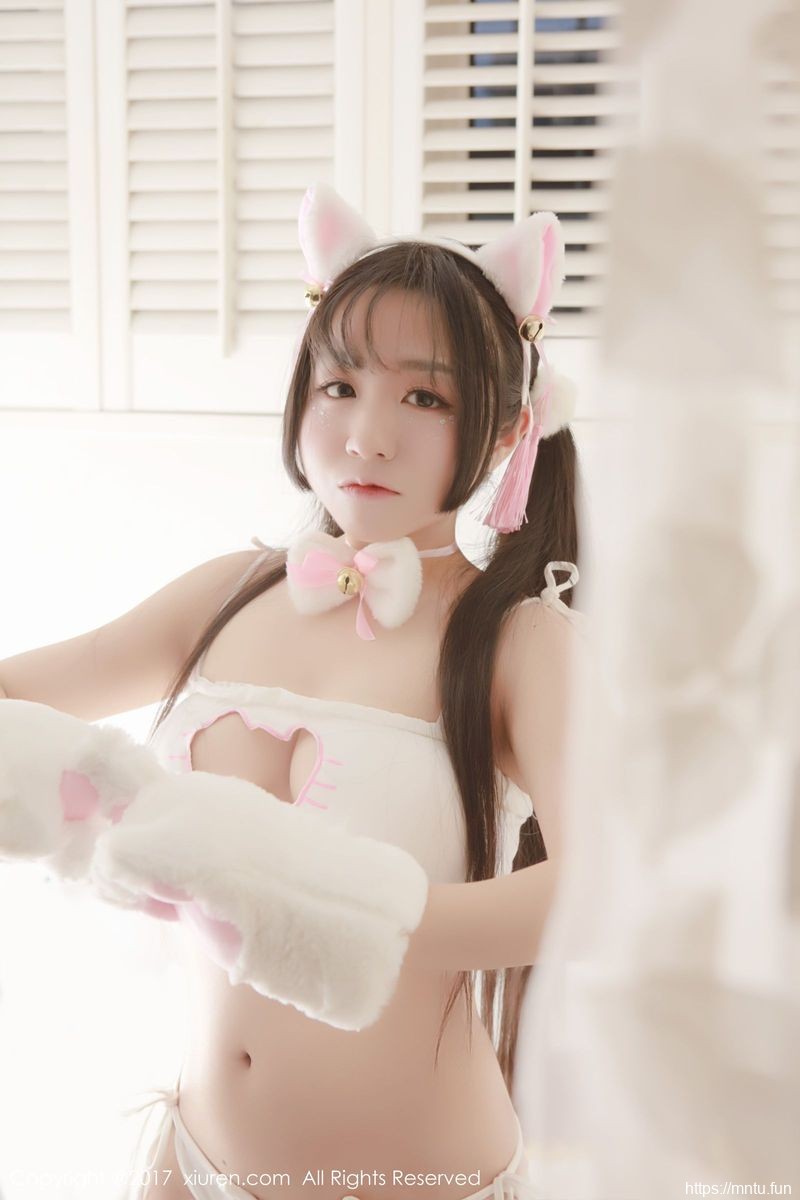 秀人网新人萝莉吃白菜的vi菜菜COS动漫cosplay福利PLAY清纯猫女郎写真