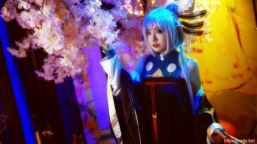 二次元少女cosplay洛天依写真图片