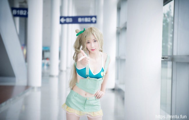 日本少女cosplay南小鸟酥胸美腿福利写真