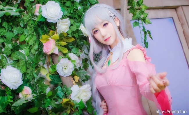 日本少女cosplay艾米莉娅福利写真图片