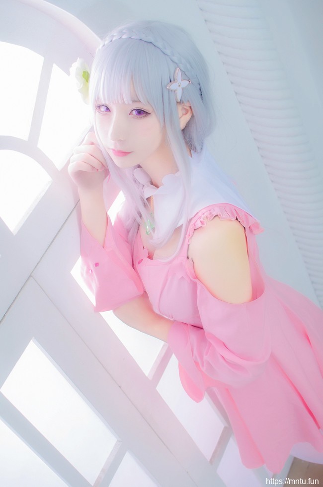 日本少女cosplay艾米莉娅福利写真图片