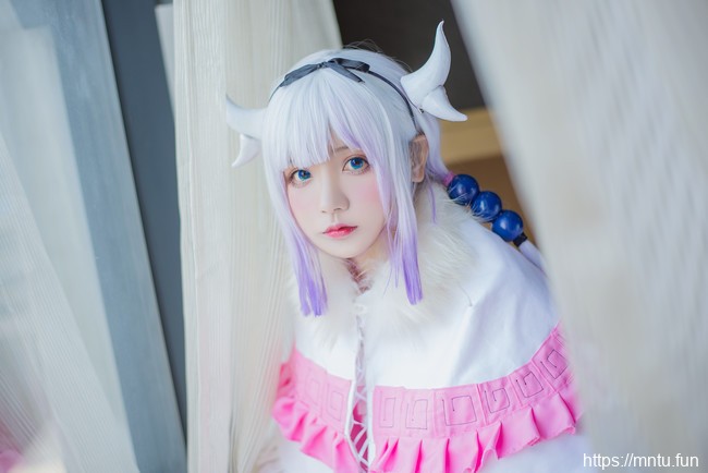 日本少女cos白丝美腿康娜卡姆依图片