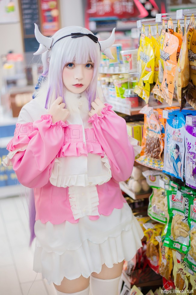 日本少女cos白丝美腿康娜卡姆依图片