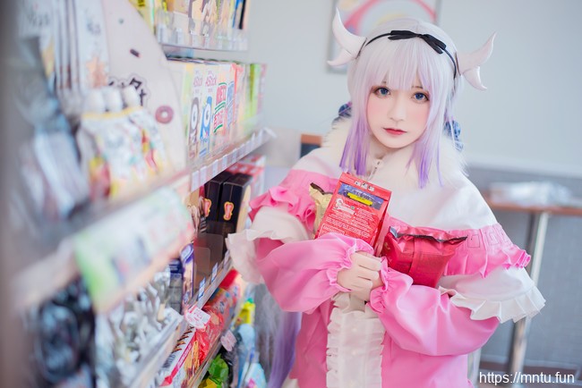 日本少女cos白丝美腿康娜卡姆依图片