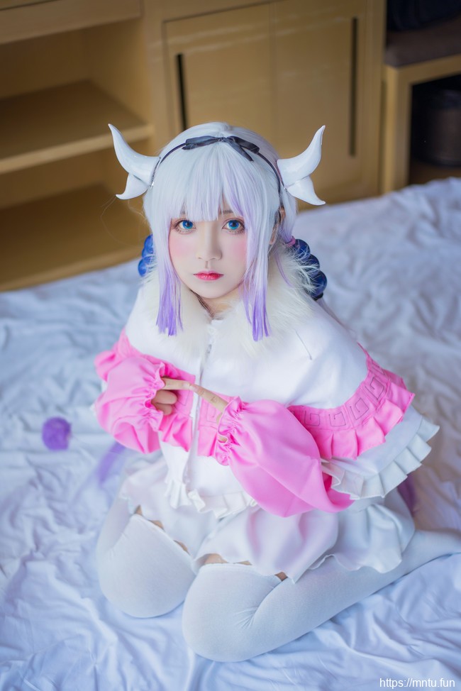 日本少女cos白丝美腿康娜卡姆依图片