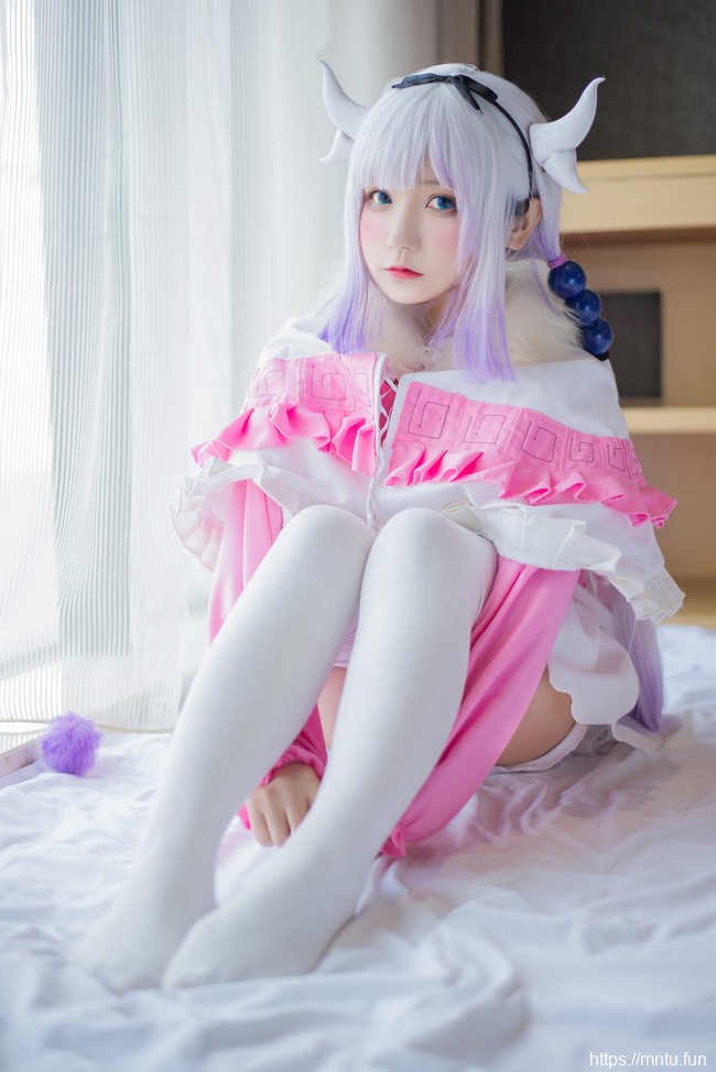 日本少女cos白丝美腿康娜卡姆依图片