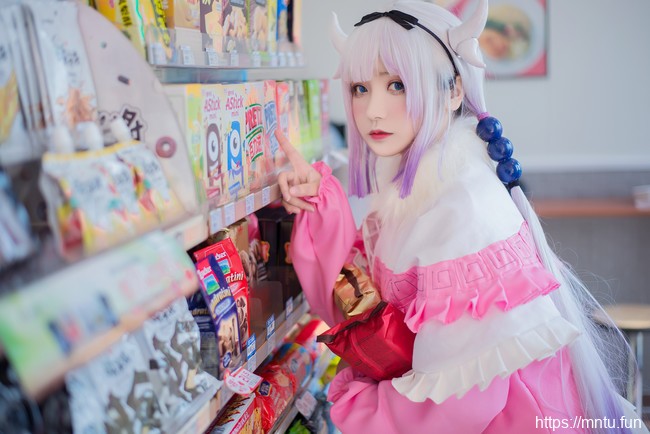 日本少女cos白丝美腿康娜卡姆依图片