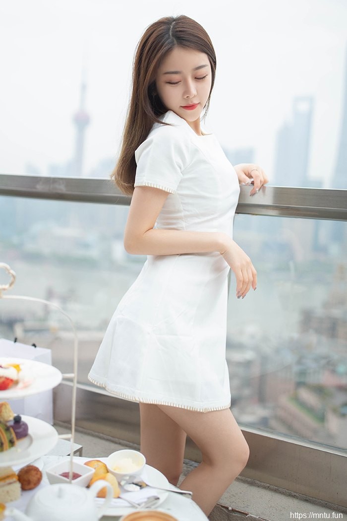 性感美女夏诗雯短裙美腿销魂诱人