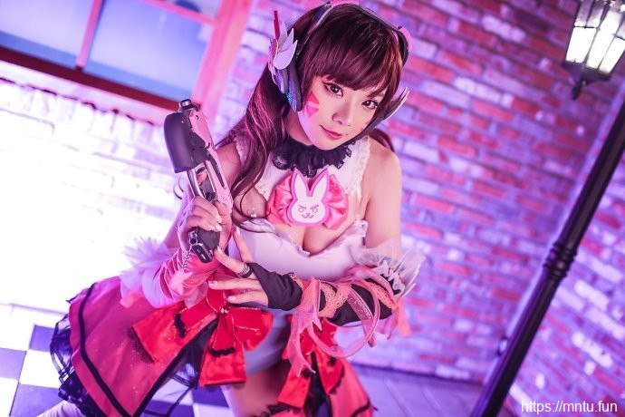守望先锋DVa爆乳美胸cosplay图片