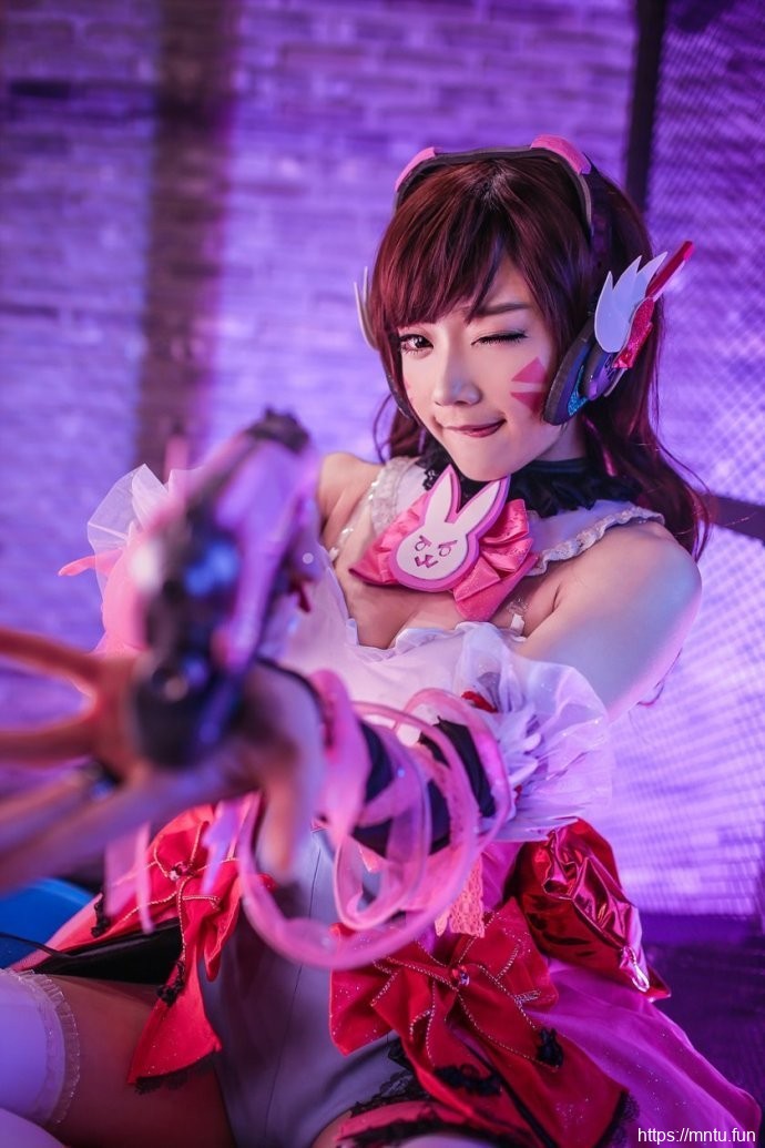 守望先锋DVa爆乳美胸cosplay图片