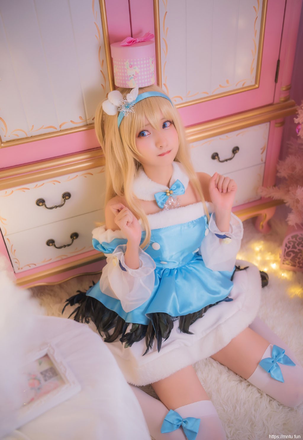 少女前线同人coser索米cos性感白丝美腿写真