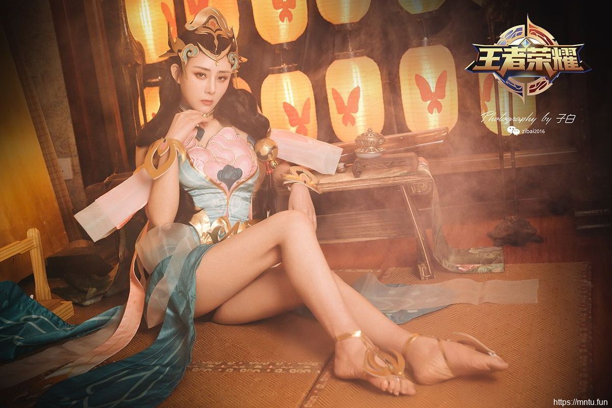 头条女神性感美女莫cos play小希COS扮演王者荣耀杨玉环魅惑写真