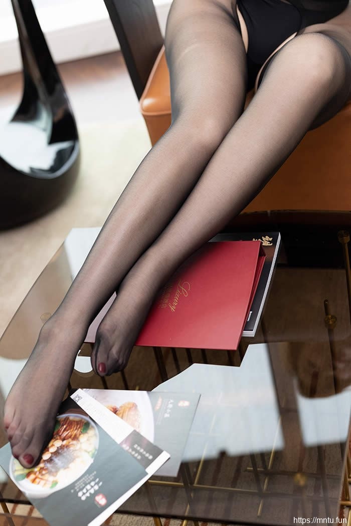 热辣美人尤妮丝黑丝西装巨乳来袭