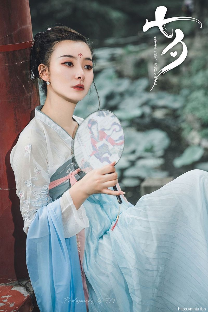 头条女神美cosplay的图片女模特Miss玄子化身白蛇传白素贞&amp;青小婉装扮美图