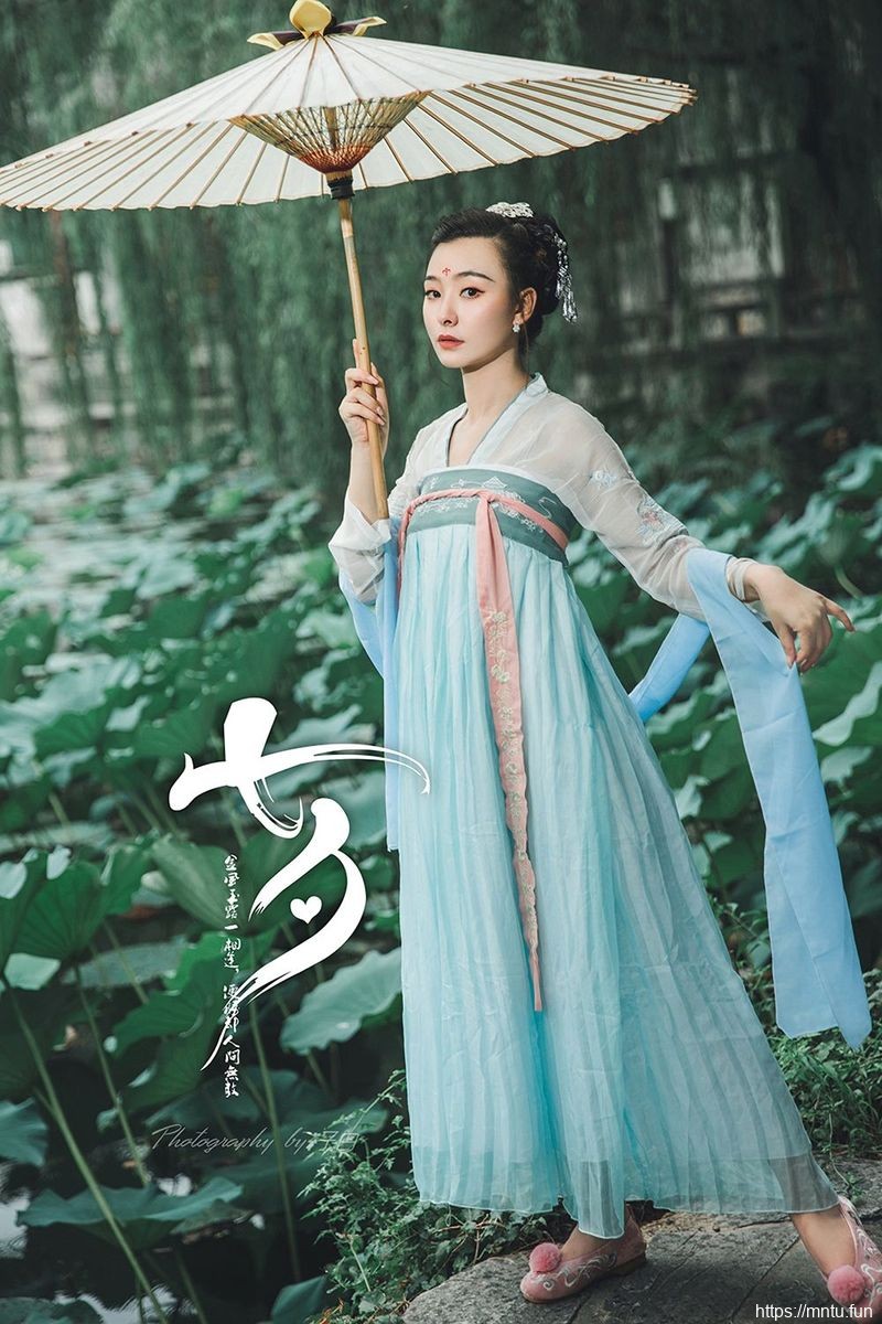 头条女神美cosplay的图片女模特Miss玄子化身白蛇传白素贞&amp;青小婉装扮美图