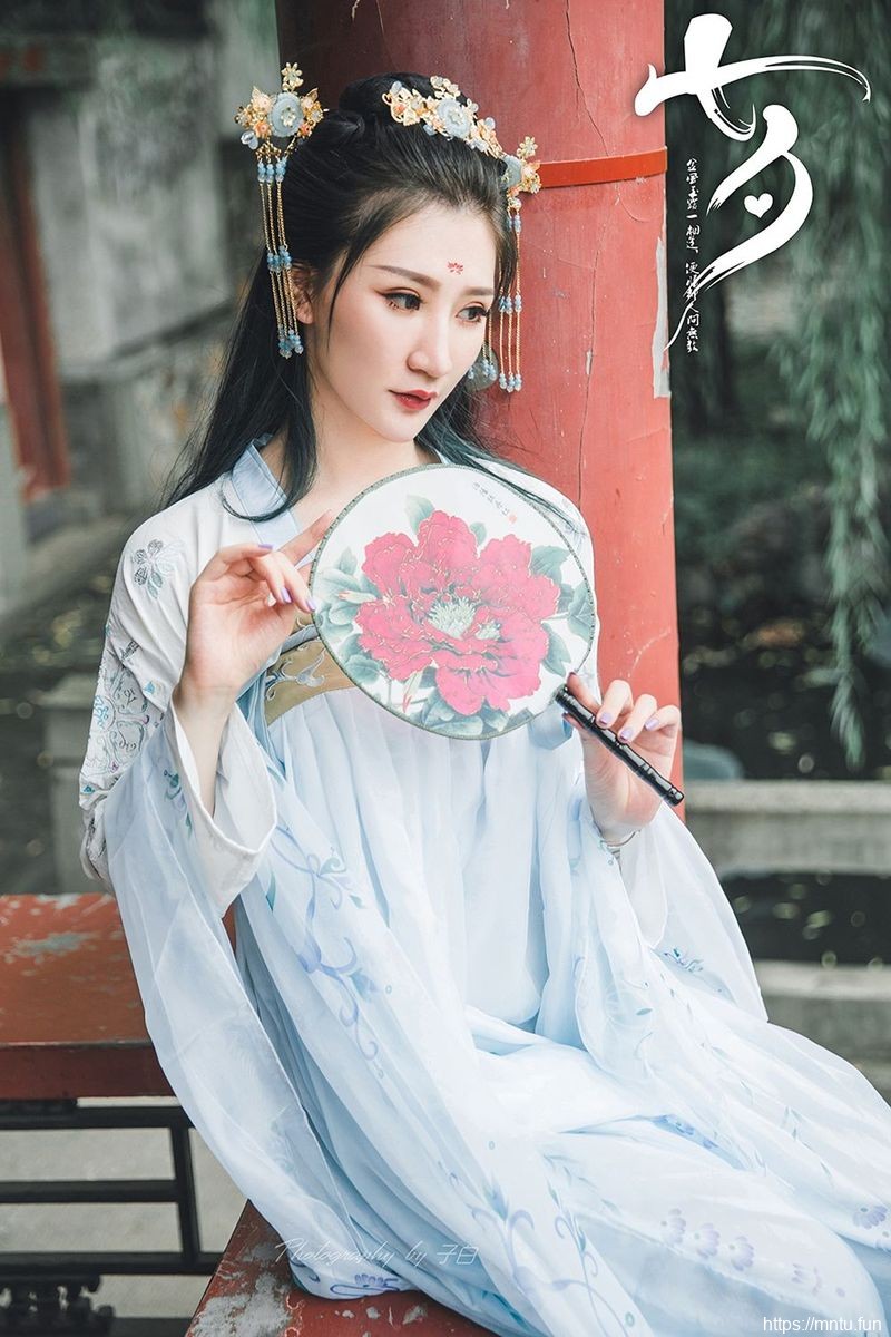 头条女神美cosplay的图片女模特Miss玄子化身白蛇传白素贞&amp;青小婉装扮美图