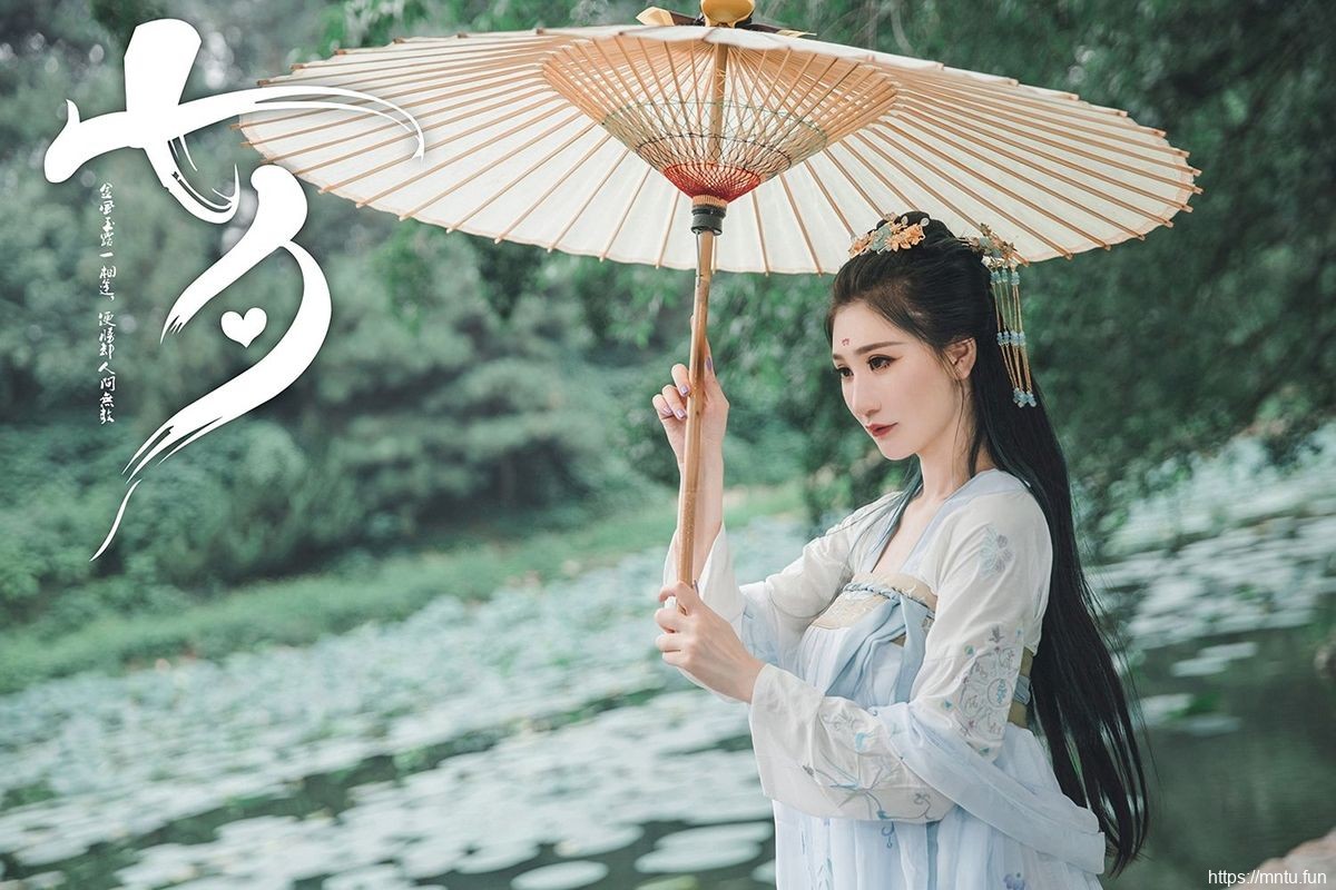 头条女神美cosplay的图片女模特Miss玄子化身白蛇传白素贞&amp;青小婉装扮美图