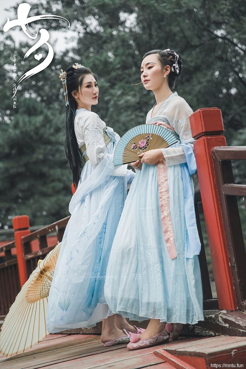 头条女神美cosplay的图片女模特Miss玄子化身白蛇传白素贞&amp;青小婉装扮美图