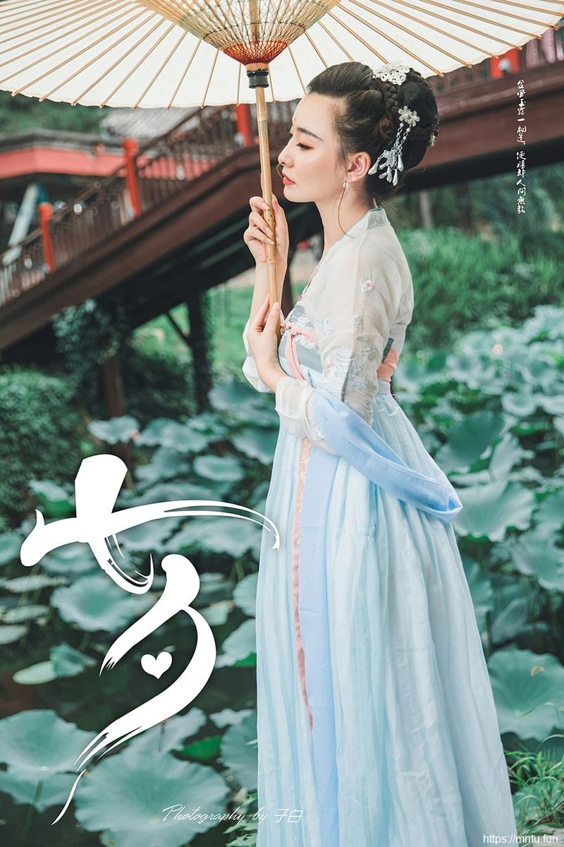 头条女神美cosplay的图片女模特Miss玄子化身白蛇传白素贞&amp;青小婉装扮美图