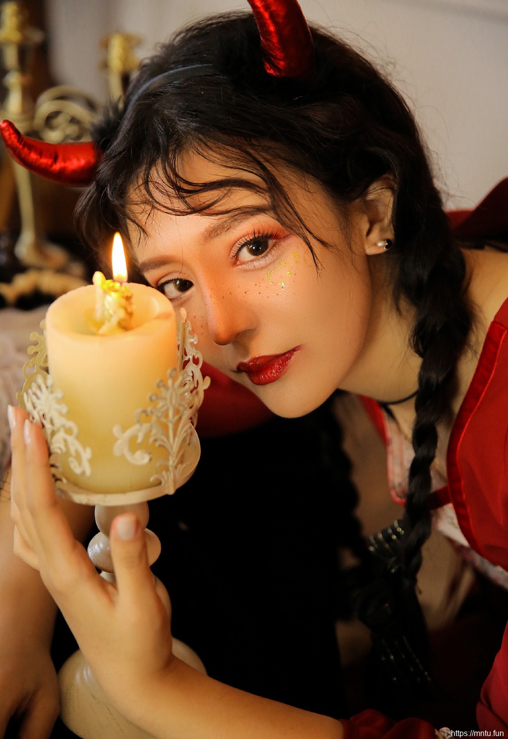 妖艳美女红色精灵cos美女性感写真